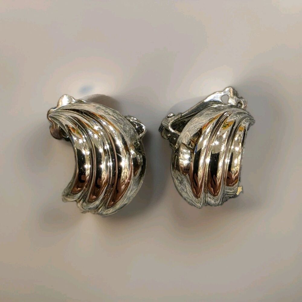 Vintage Coro Silver Tone Ribbed Swirl Clip Earrings Signed Half Hoop 1" Tall